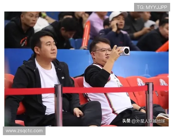 同曦发布会谈篮板防守与新人成长